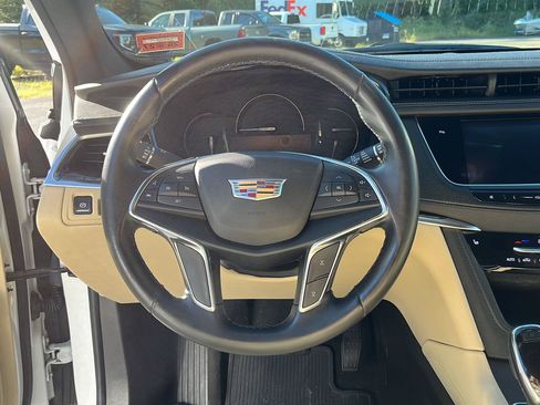 Used 2018 Cadillac XT5 AWD image 16