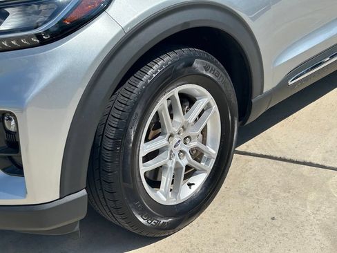 Used 2025 Ford Explorer Active w/ Active Comfort Package RWD image 9