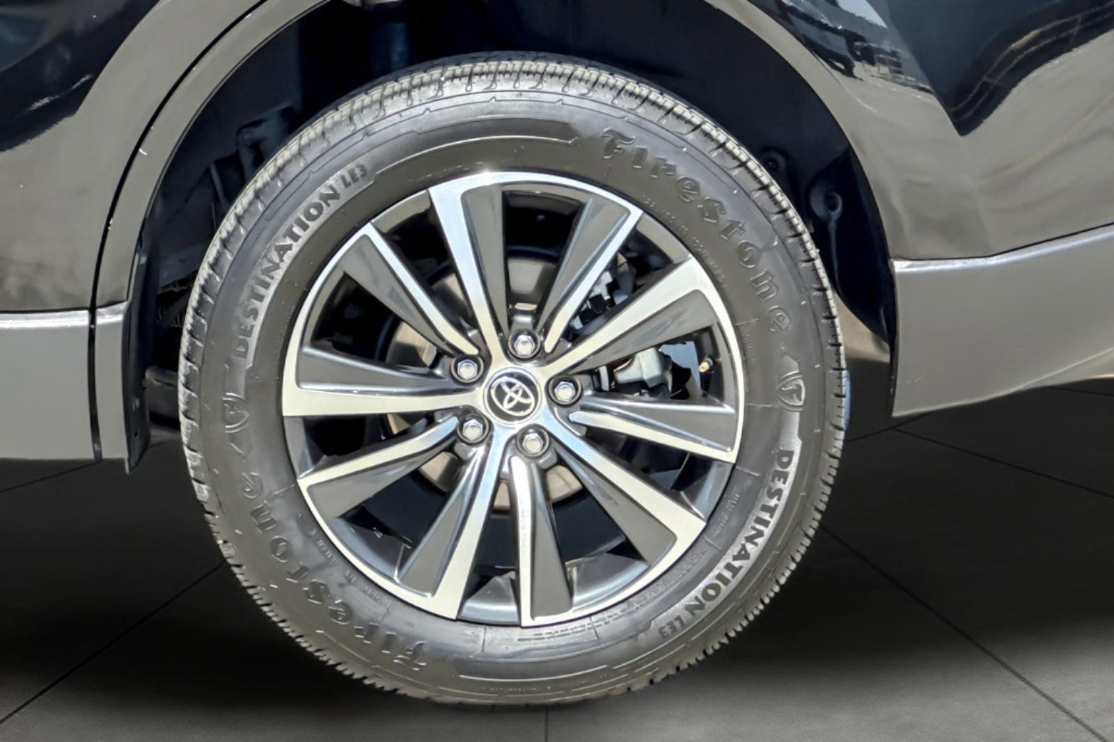 Used 2024 Toyota Venza LE AWD/4WD image 25