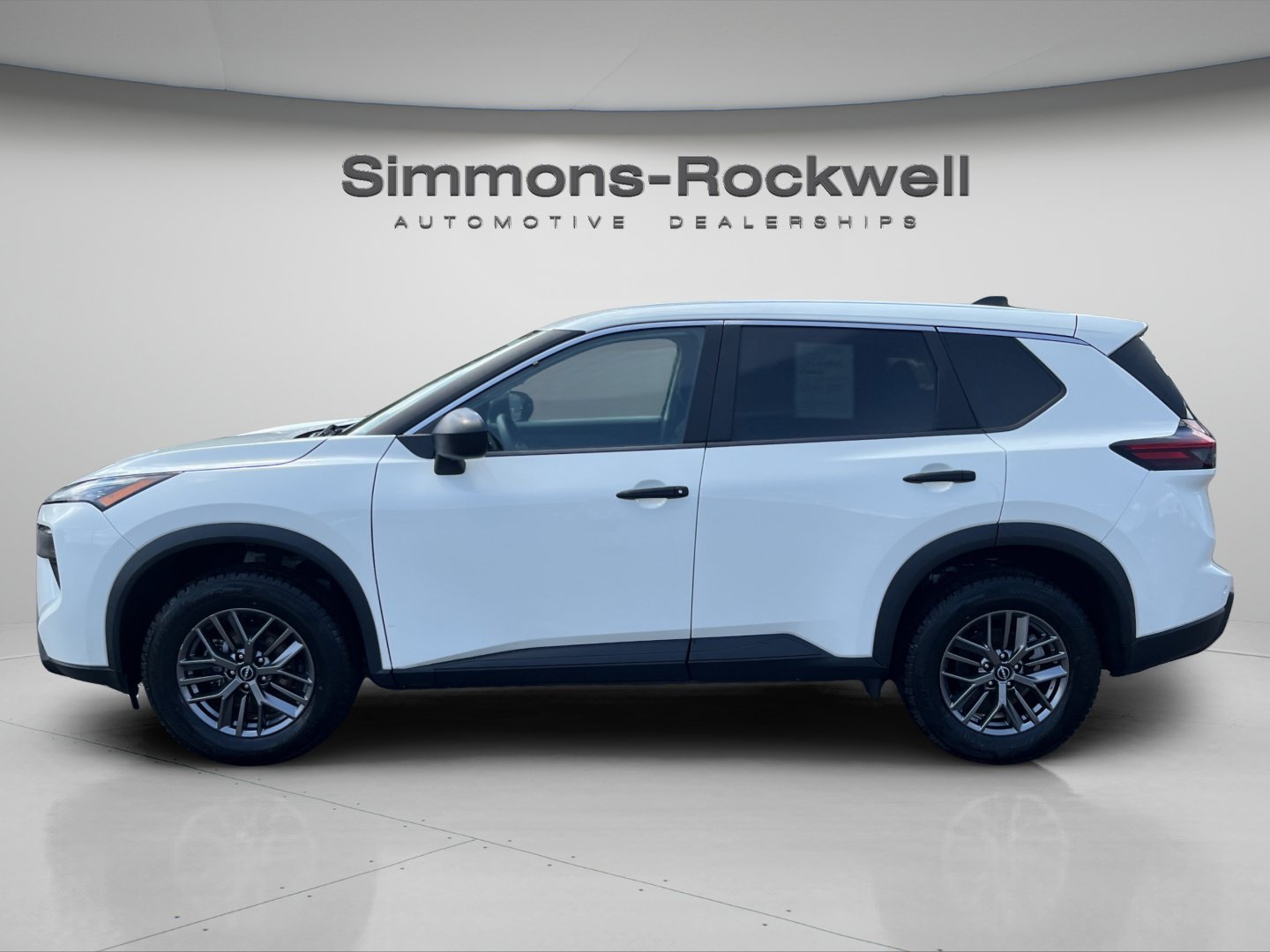 Used 2024 Nissan Rogue S AWD/4WD image 2