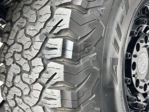 Used 2019 Jeep Wrangler Unlimited Sahara w/ Safety Group image 31