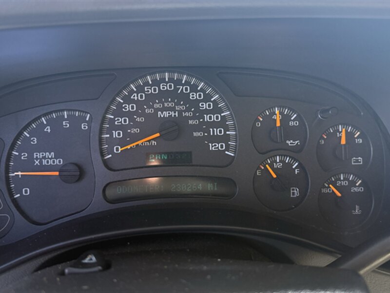 Used 2004 Chevrolet Suburban LS w/ Preferred Equipment Group AWD/4WD image 6