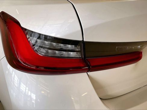 Used 2023 BMW 330i Sedan w/ Premium Package image 27