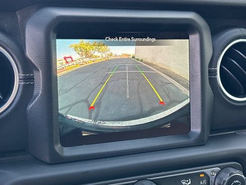 Used 2022 Jeep Wrangler Unlimited Sahara AWD/4WD image 21