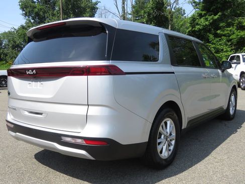 Used 2022 Kia Carnival LX FWD image 5