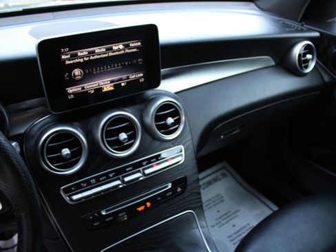 Used 2018 Mercedes-Benz GLC 300 4MATIC image 14