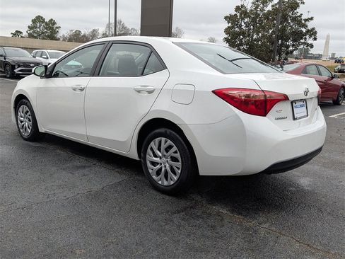 Used 2018 Toyota Corolla LE image 6