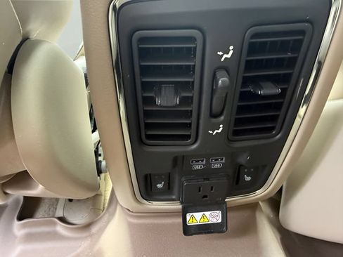 Used 2014 Jeep Grand Cherokee Overland w/ Advanced Technology Group AWD/4WD image 14