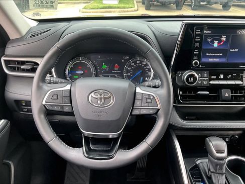 Used 2021 Toyota Highlander XLE image 5