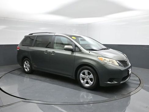 Used 2013 Toyota Sienna LE FWD image 17