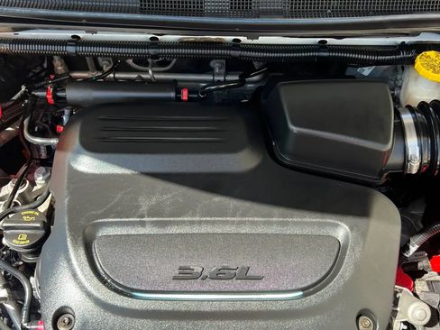 Used 2020 Chrysler Voyager L FWD image 51