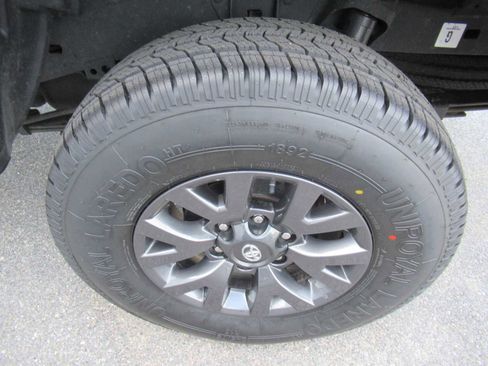 Used 2023 Toyota Tacoma SR5 AWD/4WD image 11
