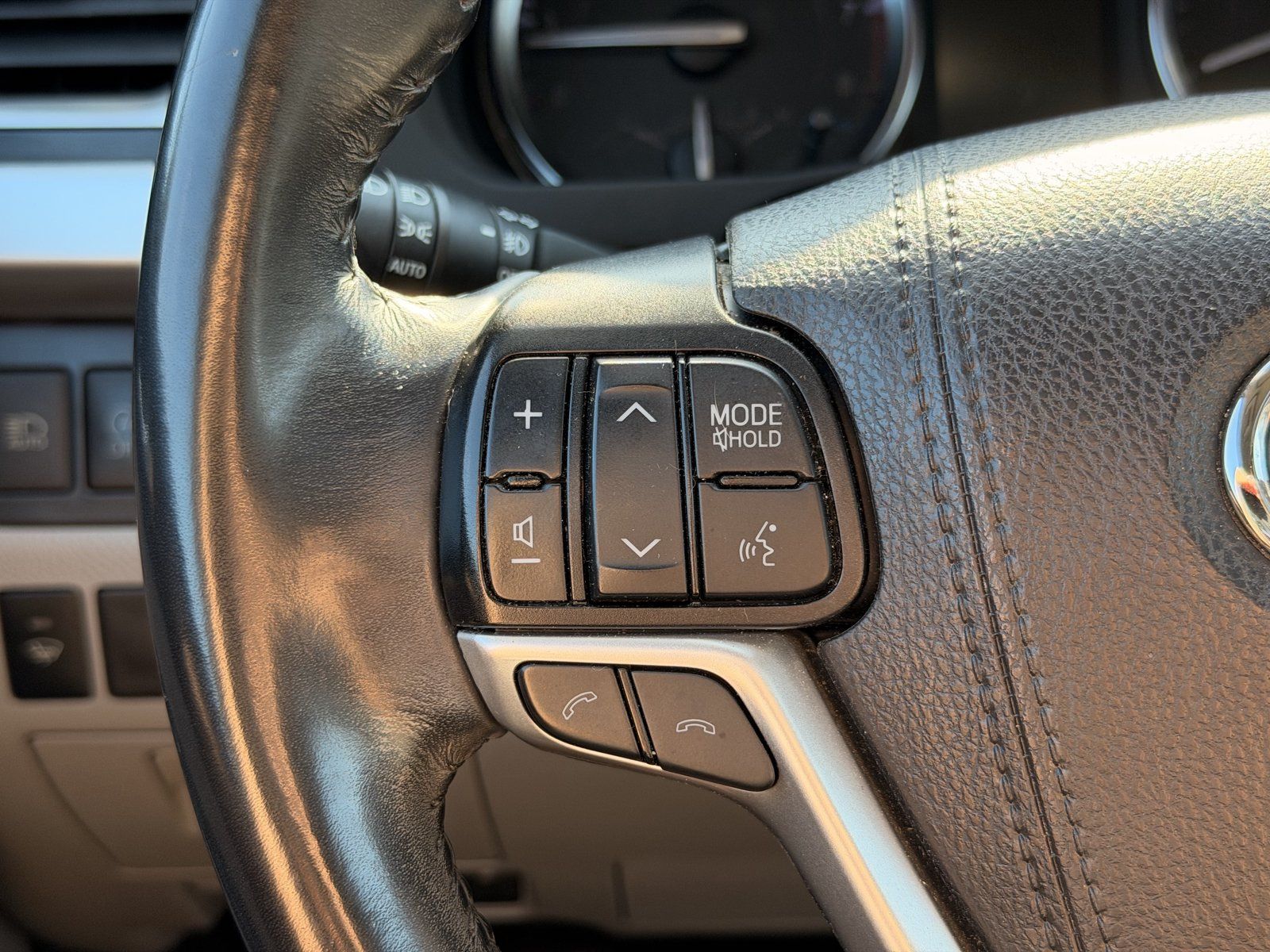 Used 2019 Toyota Highlander XLE FWD image 19