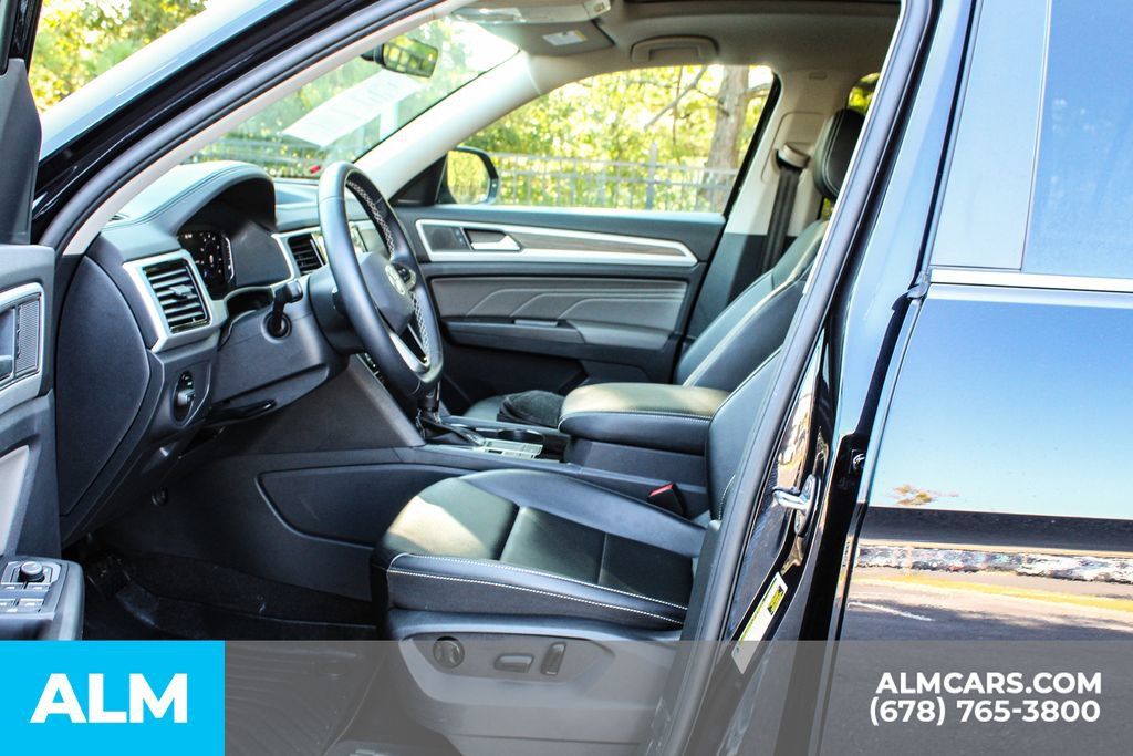 Used 2022 Volkswagen Atlas SE w/ Panoramic Sunroof Package FWD image 16