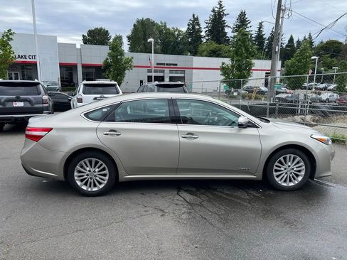 Used 2014 Toyota Avalon XLE Touring FWD image 4