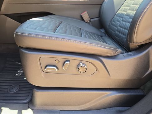 Used 2026 Cadillac Escalade V AWD/4WD image 17
