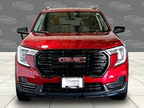 Used 2024 GMC Terrain SLE w/ Driver Convenience Package AWD/4WD image 2