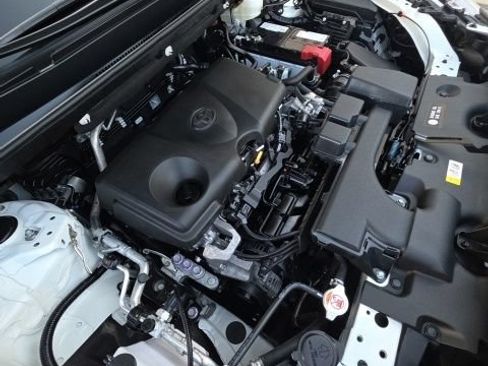 Used 2025 Toyota RAV4 XLE AWD/4WD image 24