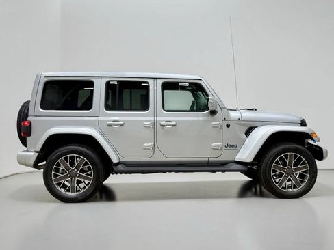 Used 2023 Jeep Wrangler Unlimited Sahara AWD/4WD image 16
