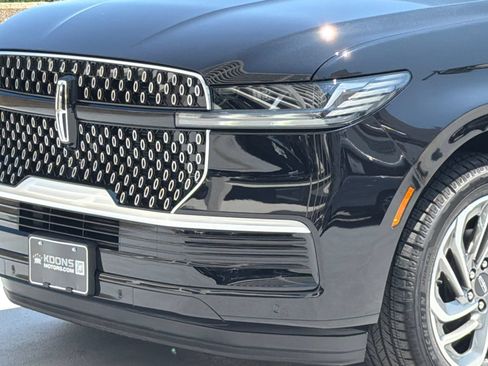 New 2027 Lincoln Navigator Premiere AWD/4WD image 2