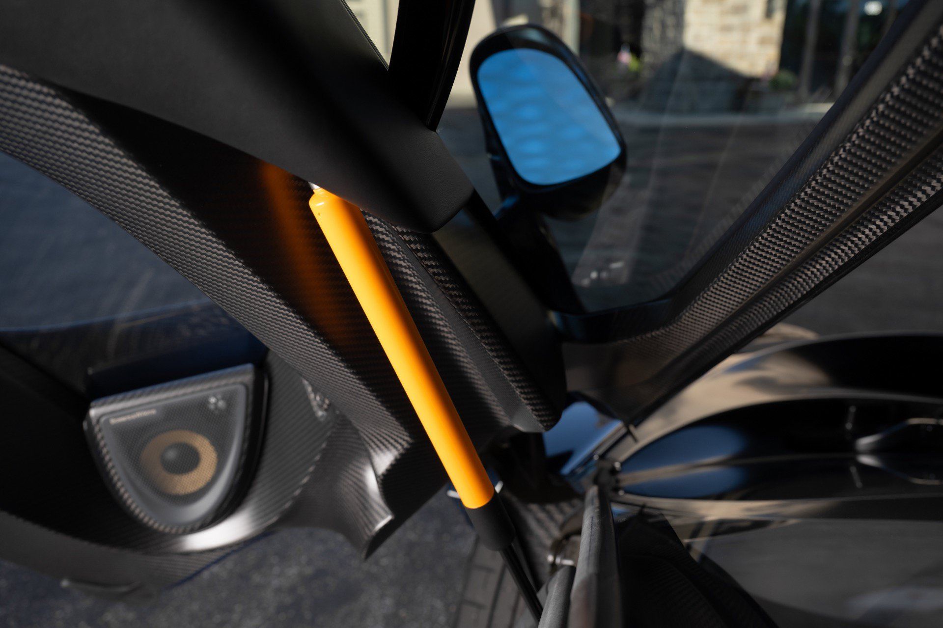 Used 2019 McLaren Senna RWD image 98