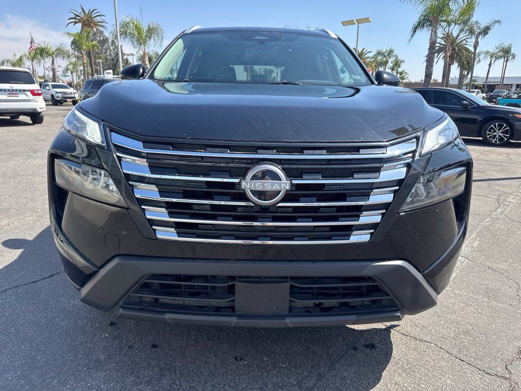 Used 2025 Nissan Rogue SV w/ SV Premium Package FWD image 6