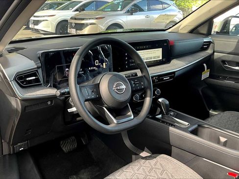 New 2025 Nissan Kicks SV image 10