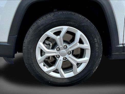 Used 2024 Jeep Compass Latitude AWD/4WD image 34
