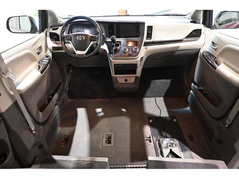 Used 2015 Toyota Sienna XLE w/ XLE Navigation Package FWD image 21