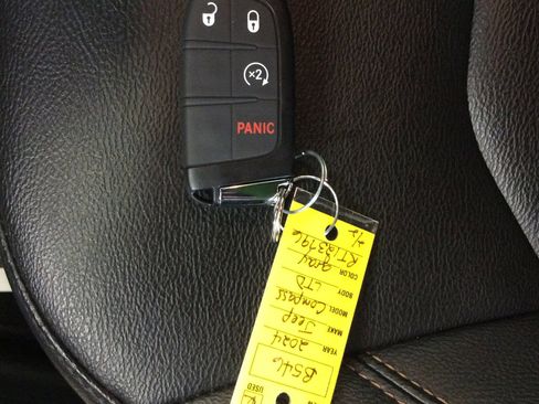 Used 2024 Jeep Compass Limited image 36