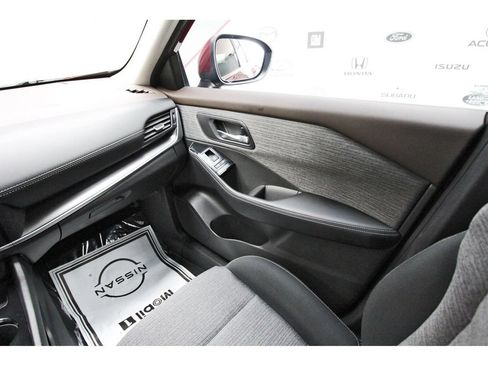 Used 2023 Nissan Rogue SV FWD image 8