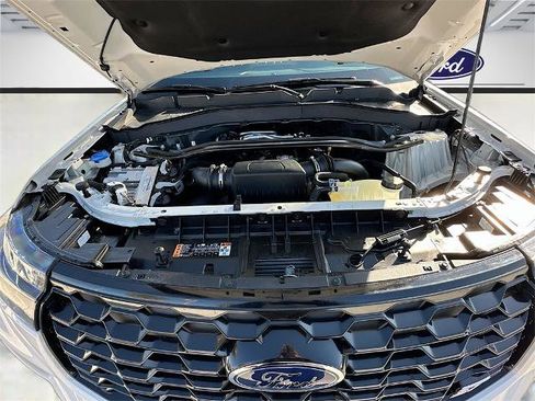 Certified 2025 Ford Explorer ST image 31