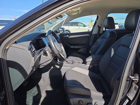 Used 2024 Volkswagen Jetta SE image 11