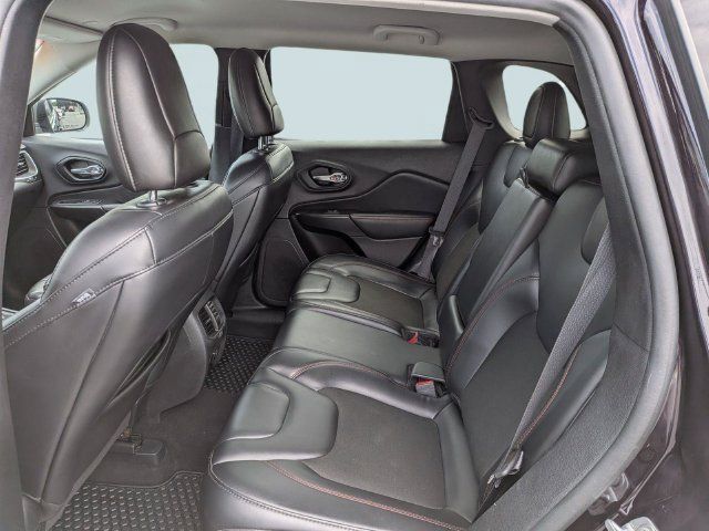 Used 2021 Jeep Cherokee Trailhawk AWD/4WD image 13