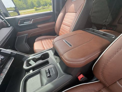 Used 2024 GMC Sierra 3500 Denali Ultimate AWD/4WD image 34