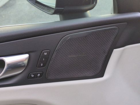 Used 2020 Volvo XC60 T6 Inscription w/ Protection Package Premier image 13