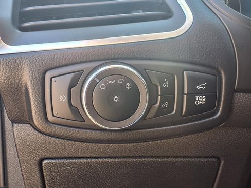 Used 2024 Ford Edge Titanium image 10