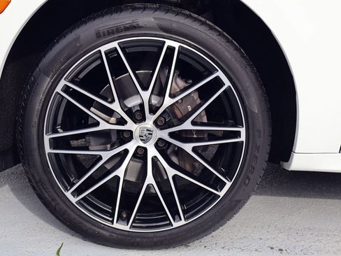 Certified 2023 Porsche Macan image 28