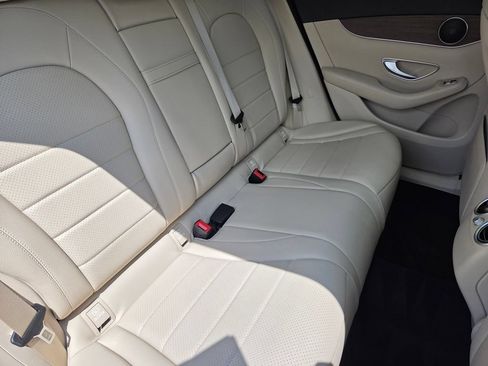Used 2022 Mercedes-Benz GLC 300 4MATIC image 5