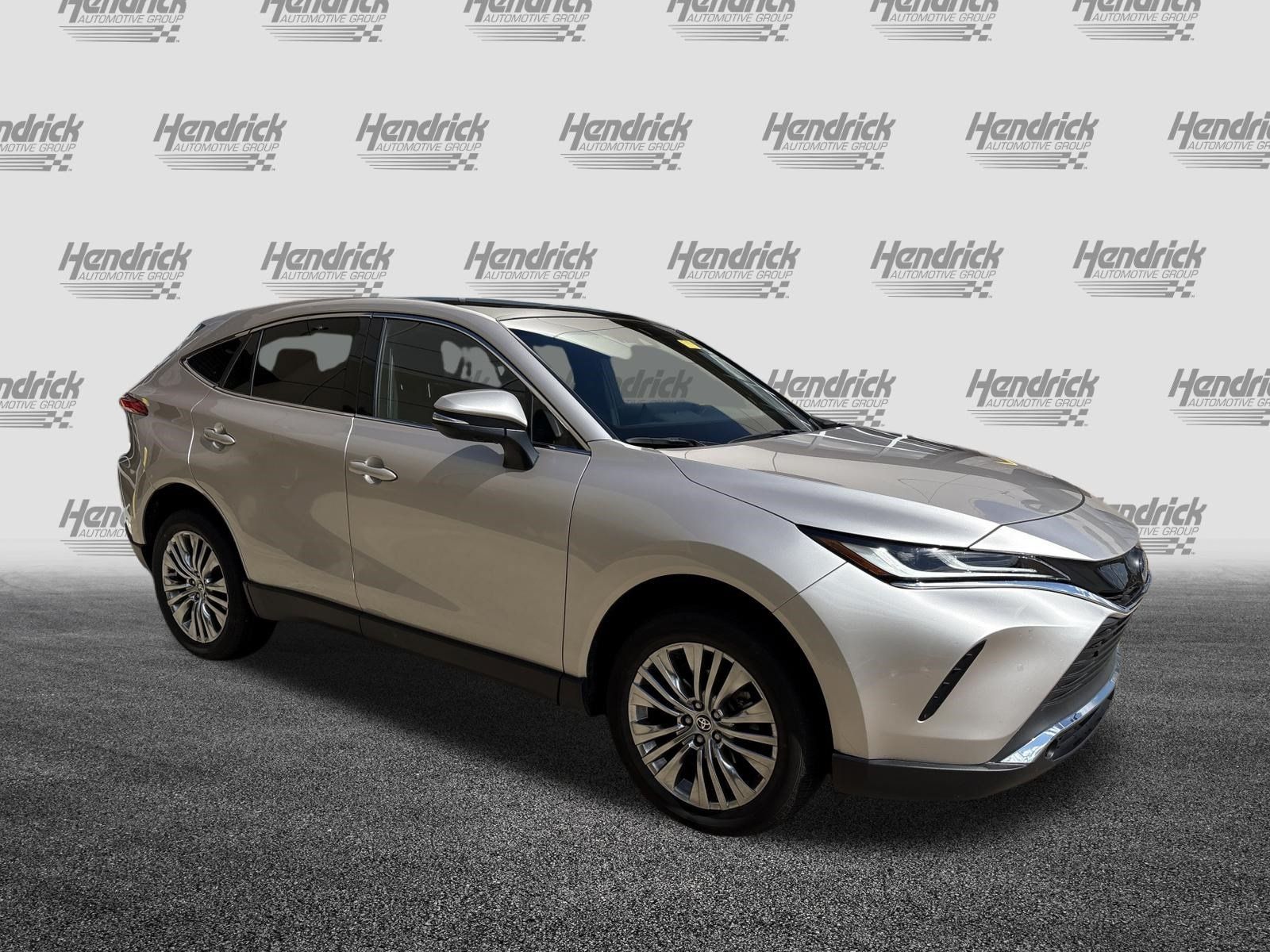 Used 2024 Toyota Venza Limited AWD/4WD image 2