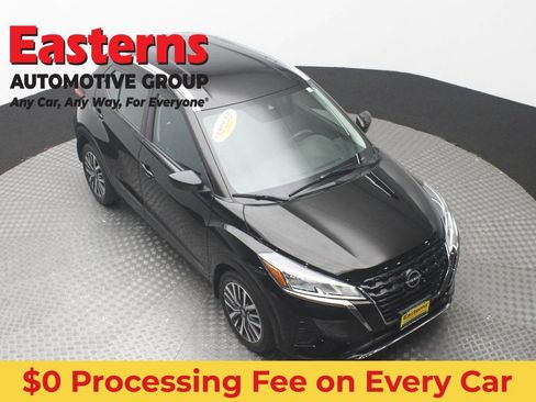 Used 2023 Nissan Kicks SV FWD image 3