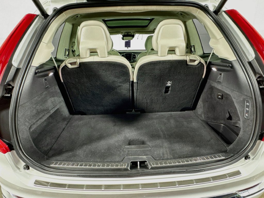 Used 2022 Volvo XC90 T8 Inscription AWD/4WD image 32