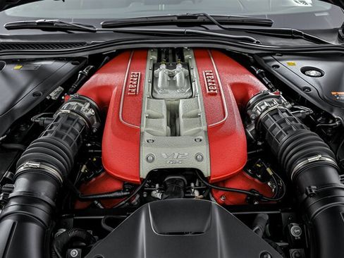Used 2020 Ferrari 812 Superfast RWD image 16