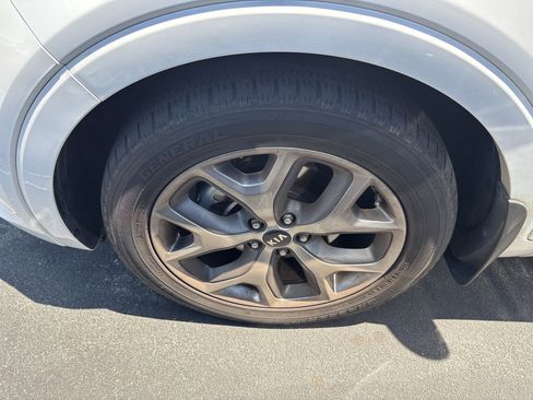 Used 2019 Kia Sorento SX FWD image 31