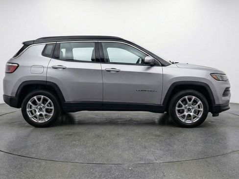 Used 2025 Jeep Compass Limited image 11