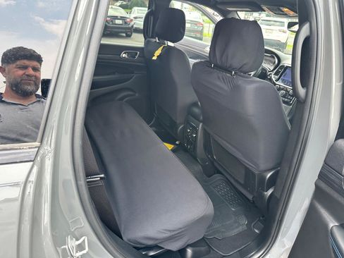 Used 2019 Jeep Grand Cherokee Laredo AWD/4WD image 19