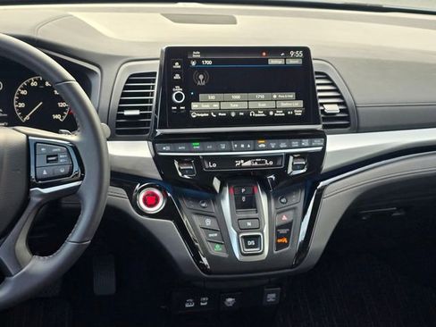 Used 2025 Honda Odyssey Touring image 16