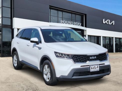 Certified 2023 Kia Sorento LX FWD image 3