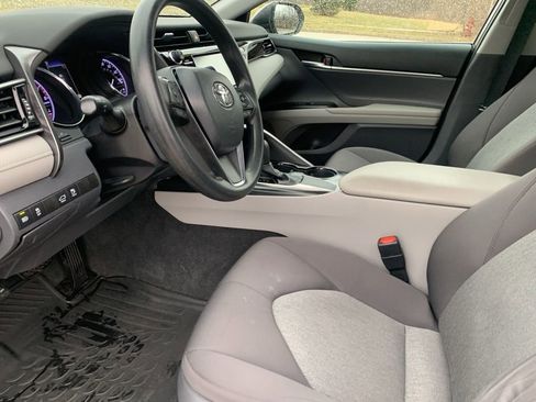 Used 2019 Toyota Camry L image 18
