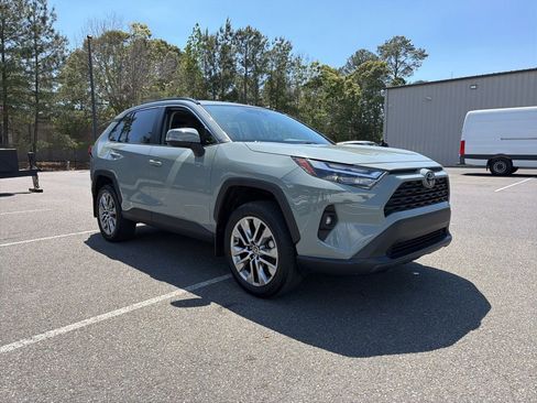Used 2023 Toyota RAV4 XLE Premium AWD/4WD image 4